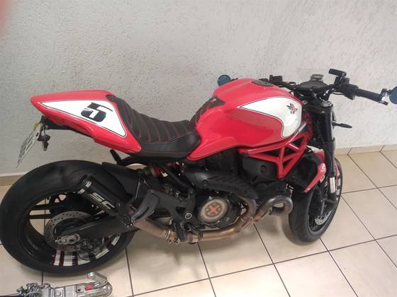 DUCATI MONSTER 821 